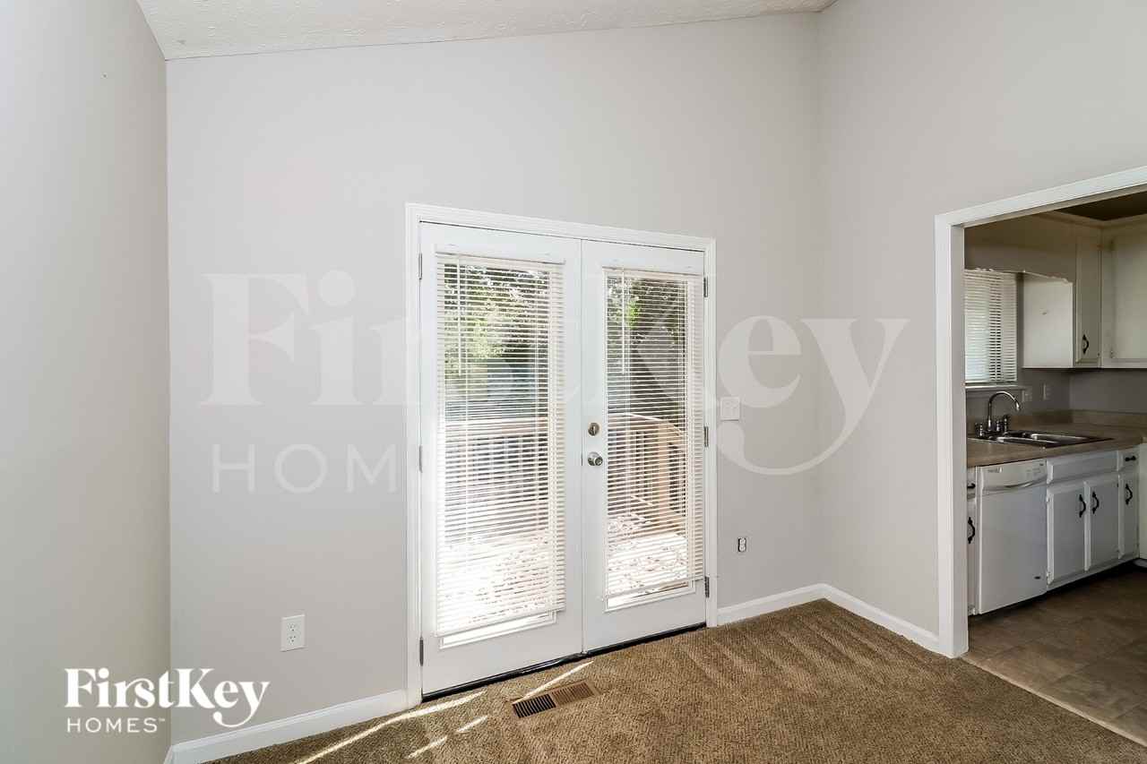 3201 Delhi Dr - Photo 5 of 15