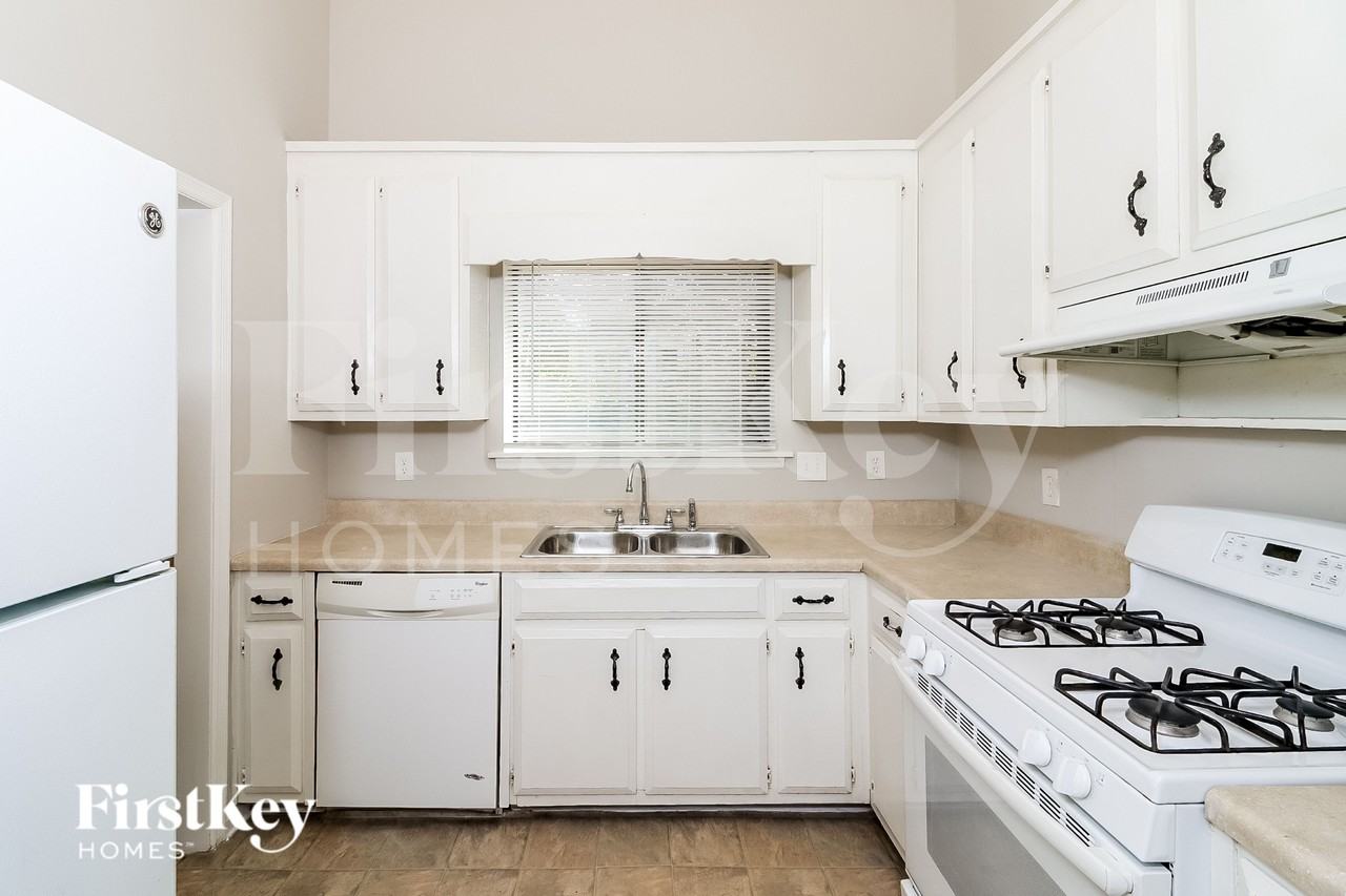 3201 Delhi Dr - Photo 7 of 15