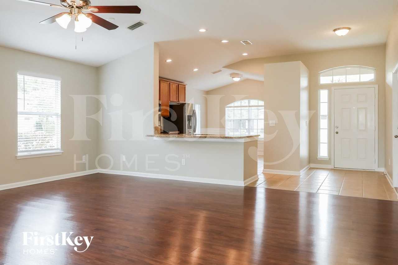 1105 Beckingham Dr - Photo 4 of 16
