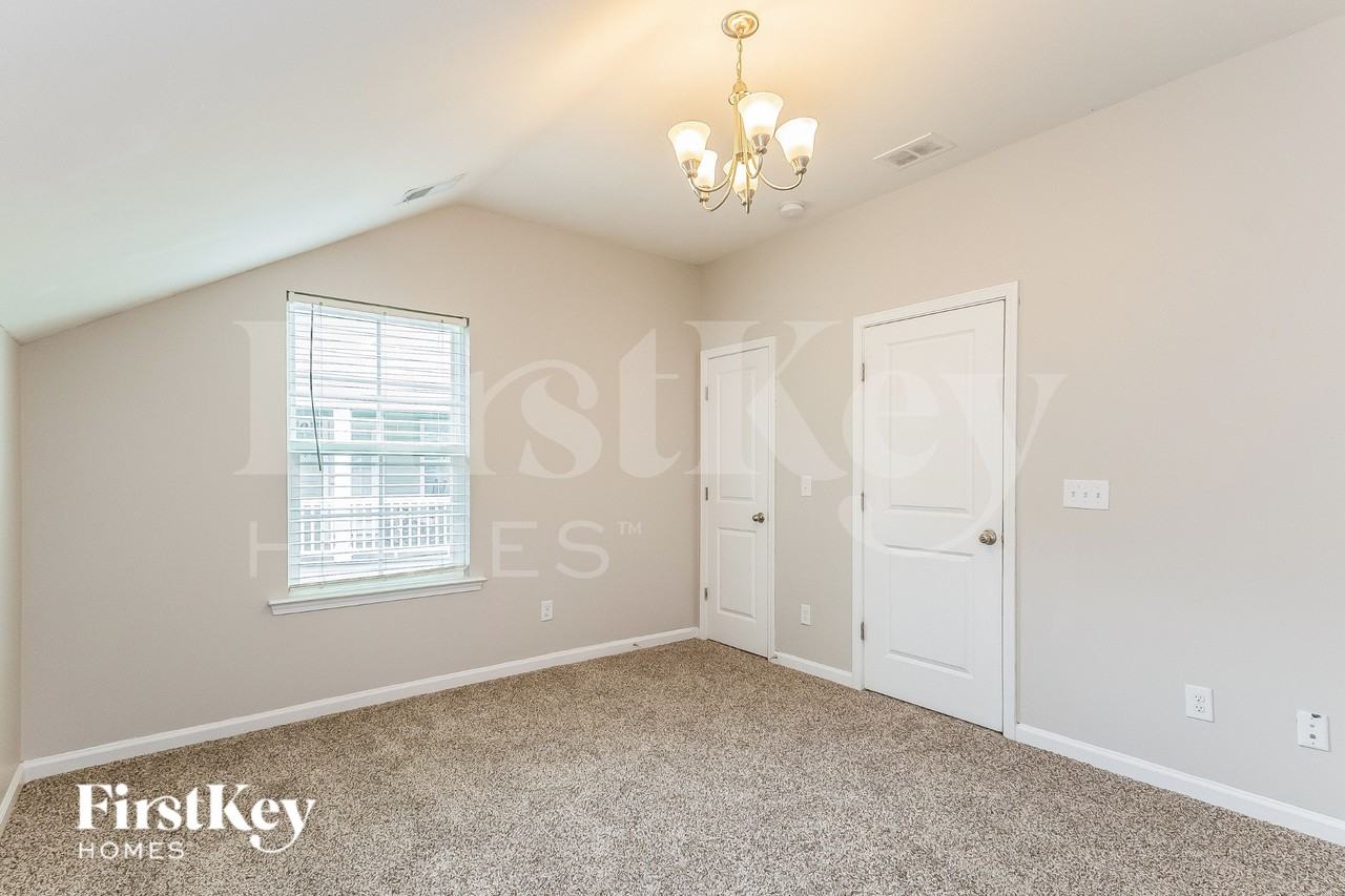 447 Stonefield Cir - Photo 4 of 19
