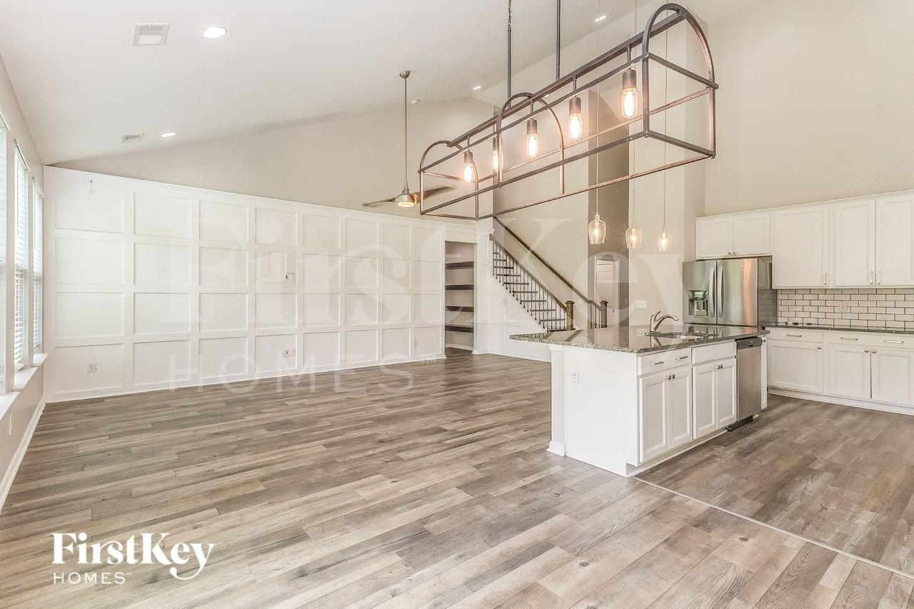 447 Stonefield Cir - Photo 6 of 19