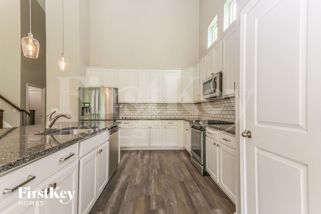 447 Stonefield Cir - Photo 7 of 19