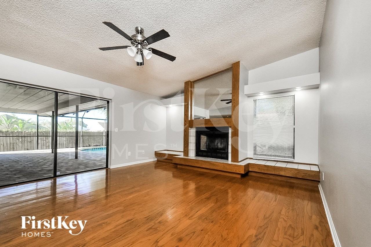 2720 Briarpatch Dr - Photo 2 of 15