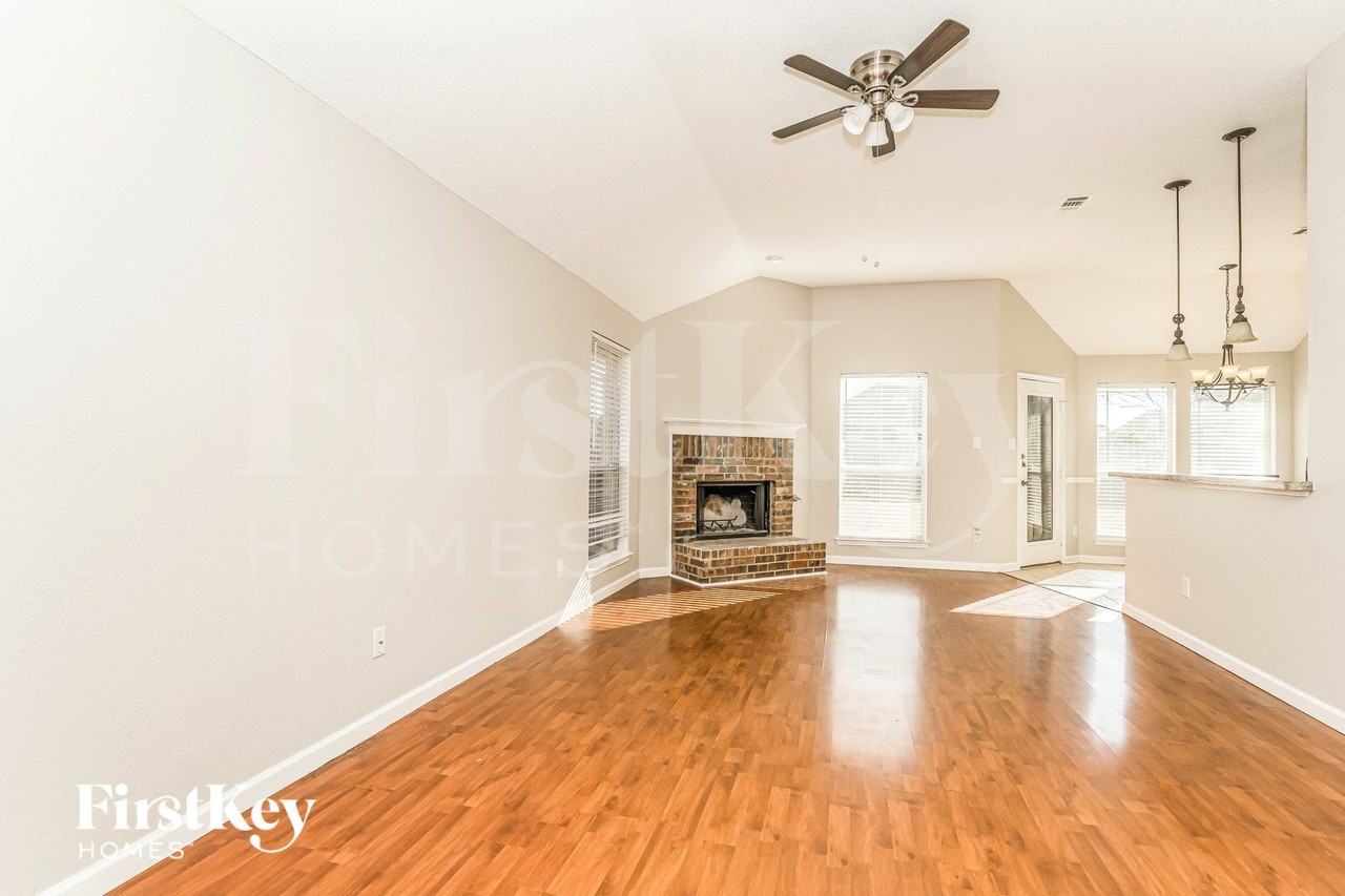 3202 Morning Dove Ln - Photo 2 of 16