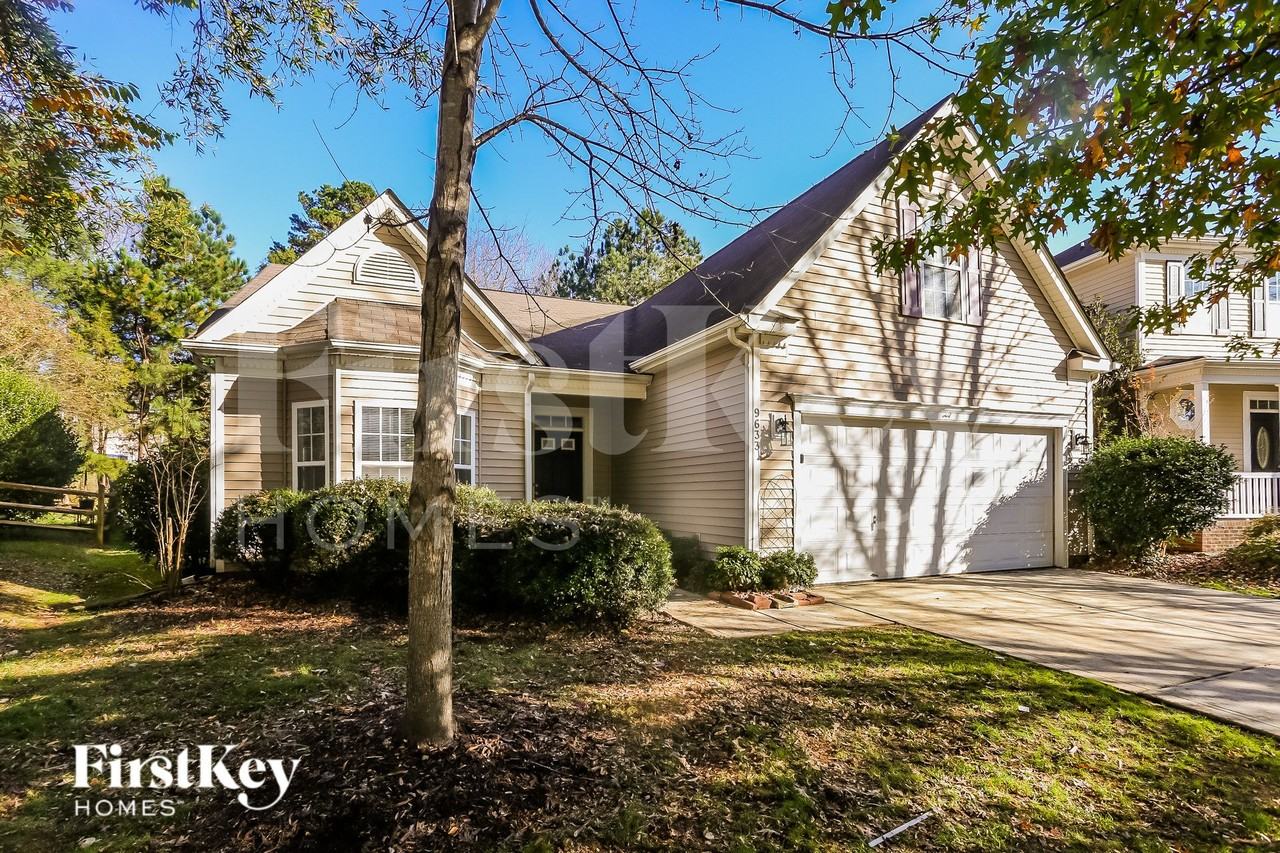 9633 Waltham Ct - Photo 3 of 15