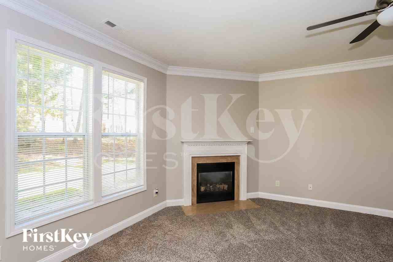 9633 Waltham Ct - Photo 4 of 15