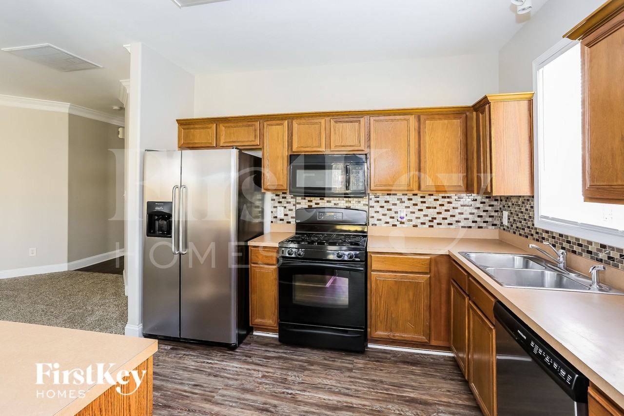 9633 Waltham Ct - Photo 6 of 15