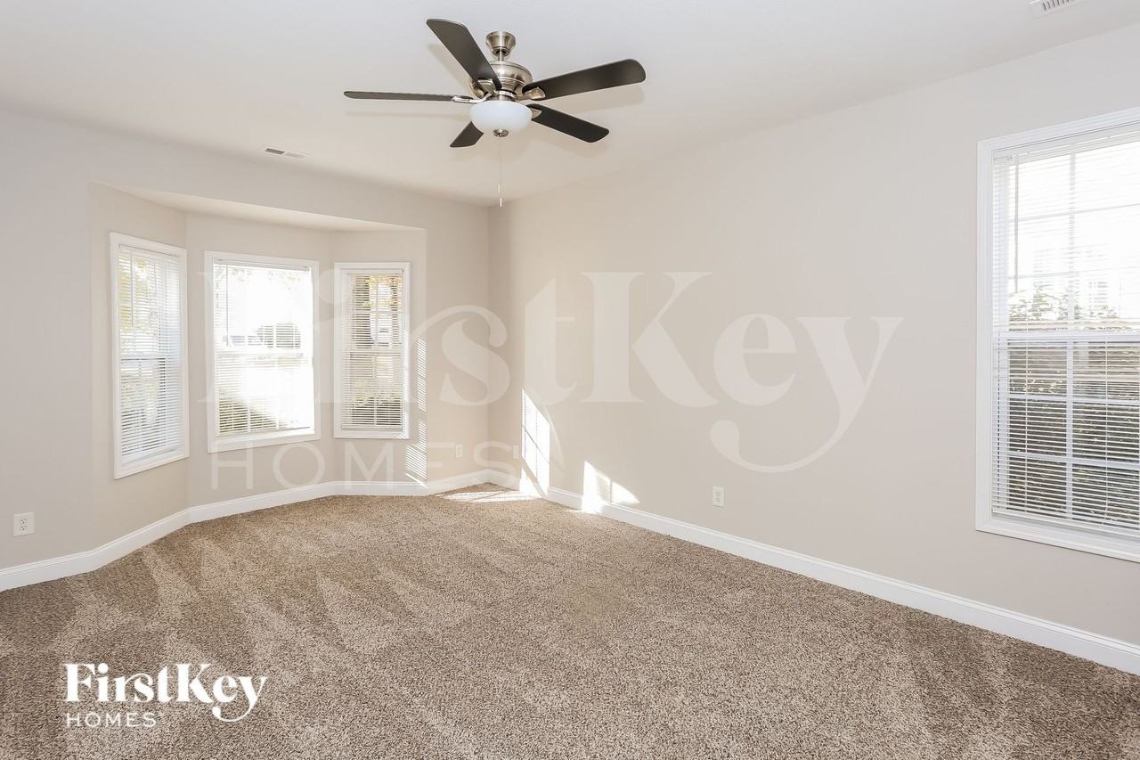 9633 Waltham Ct - Photo 7 of 15