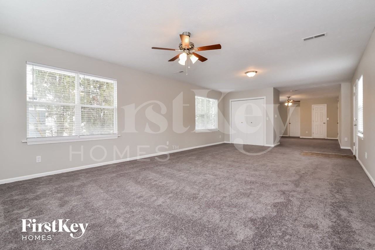 11704 Grenadier Ln - Photo 5 of 15