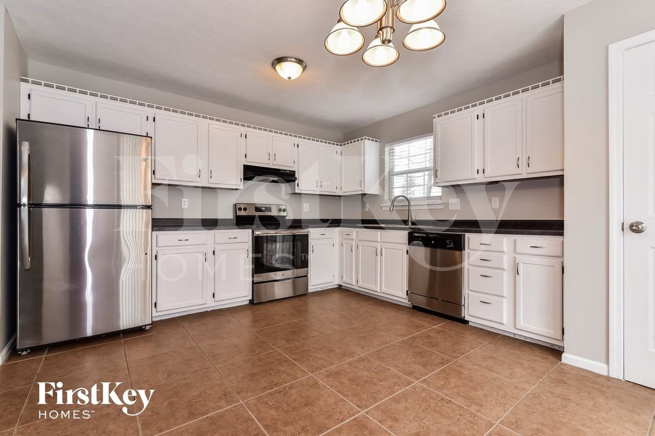 11704 Grenadier Ln - Photo 7 of 15