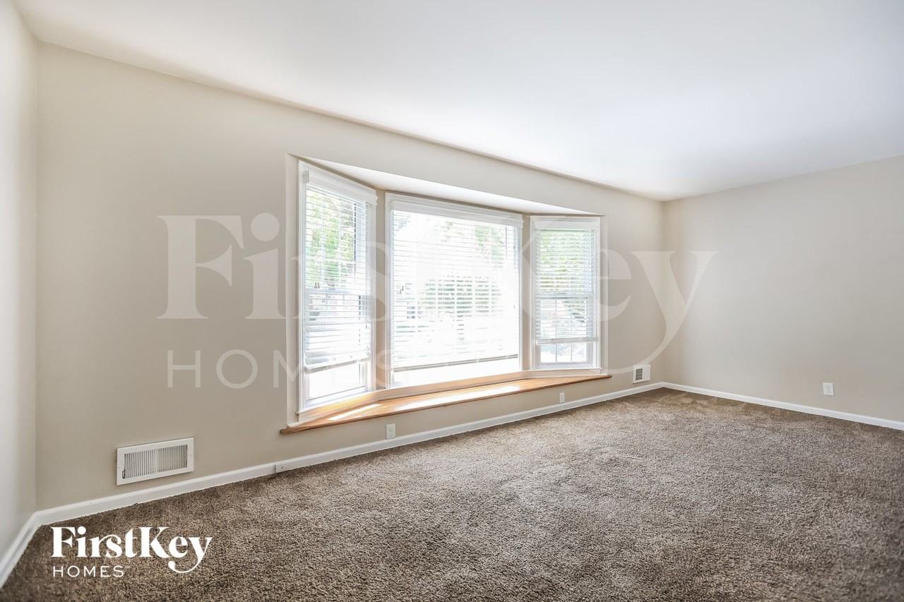 9610 W 92nd Ter - Photo 3 of 15