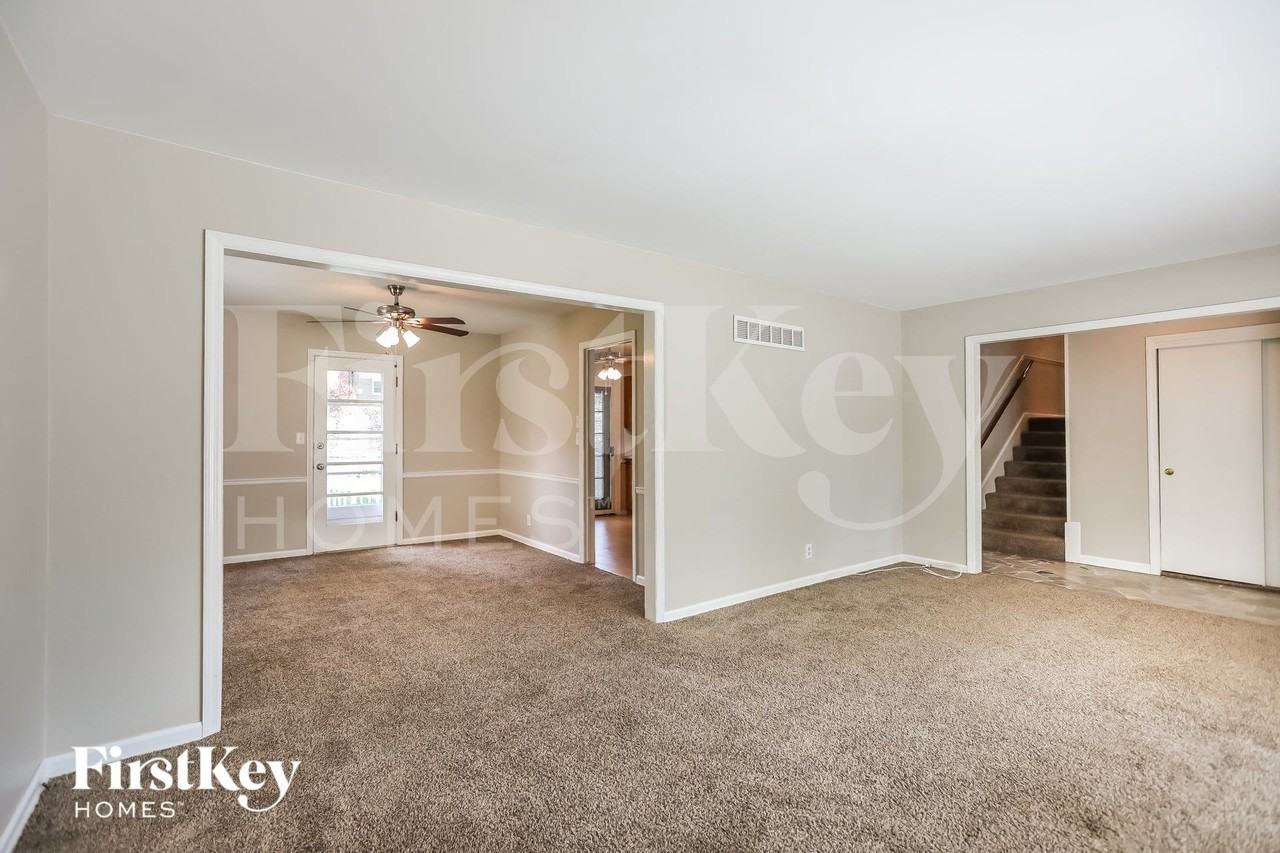 9610 W 92nd Ter - Photo 4 of 15