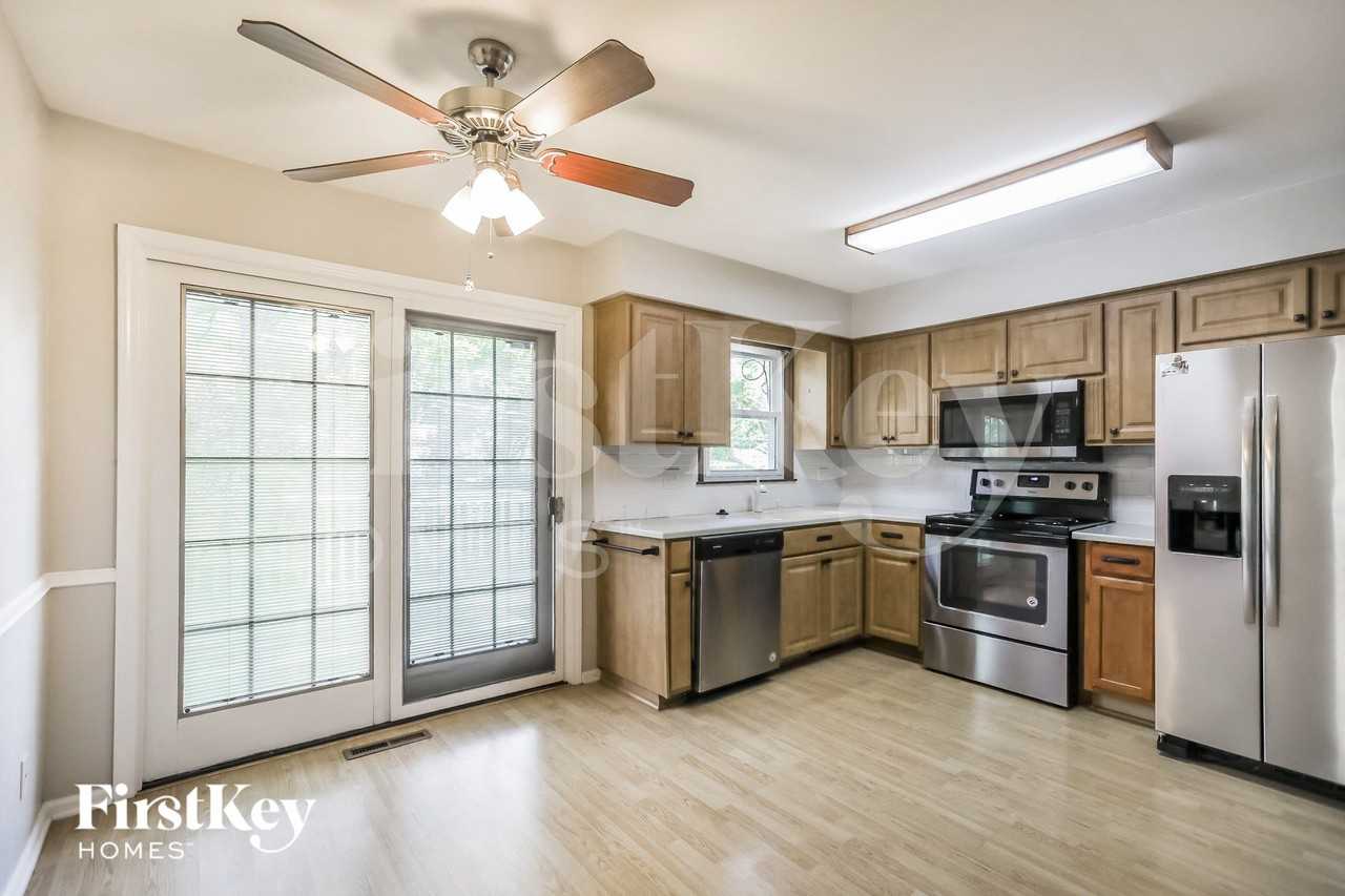 9610 W 92nd Ter - Photo 5 of 15