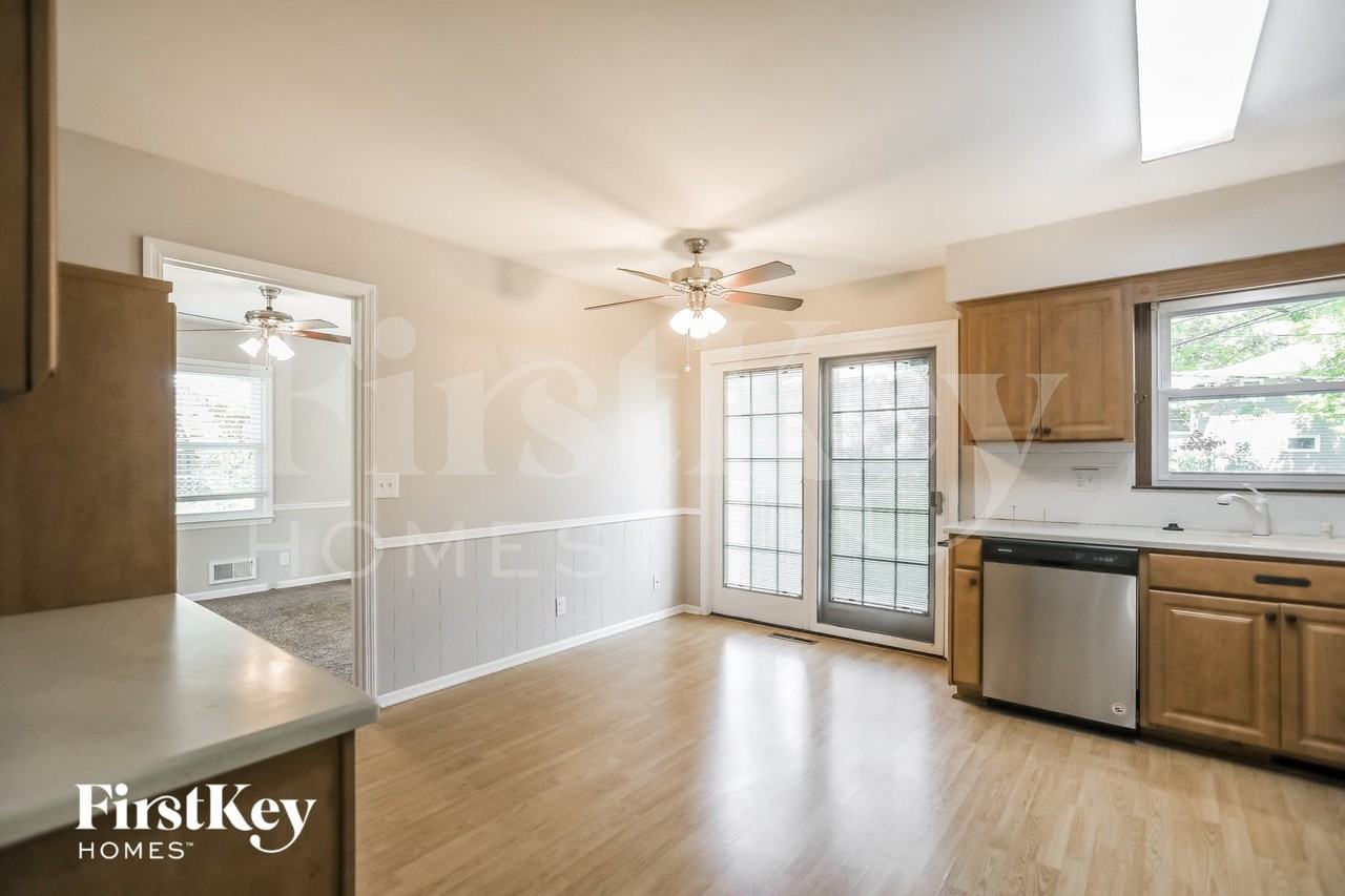 9610 W 92nd Ter - Photo 6 of 15