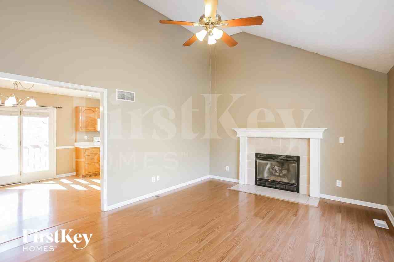 8837 Ne 74th Ter - Photo 3 of 15