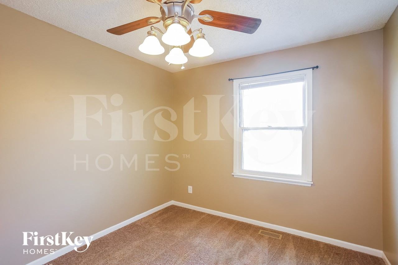 8837 Ne 74th Ter - Photo 5 of 15