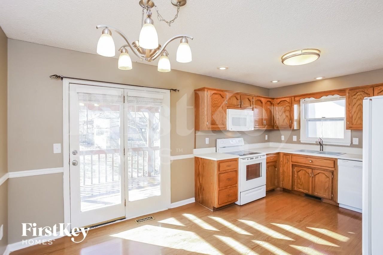 8837 Ne 74th Ter - Photo 6 of 15