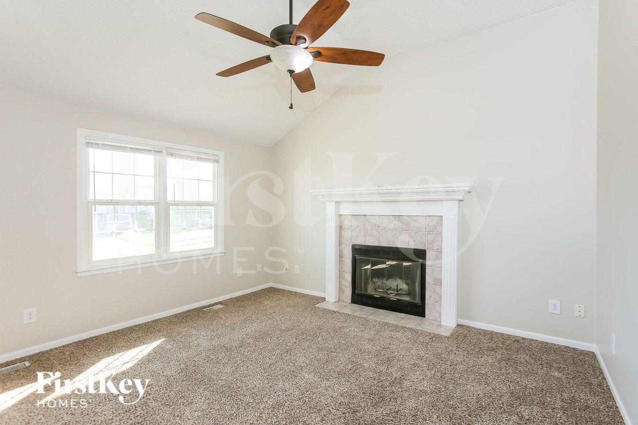 8652 Ne 110th St - Photo 3 of 15