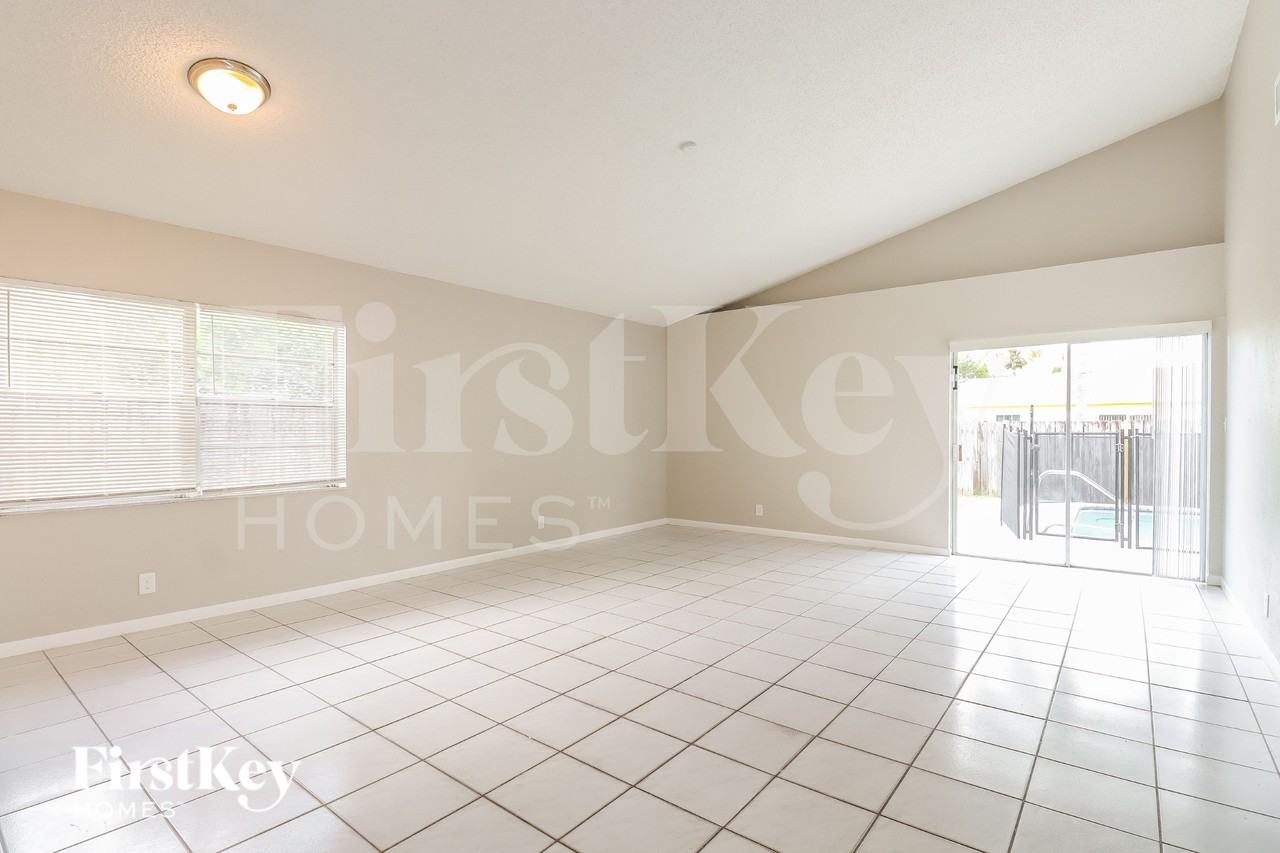 7701 Sw 7th Ct - Photo 3 of 18