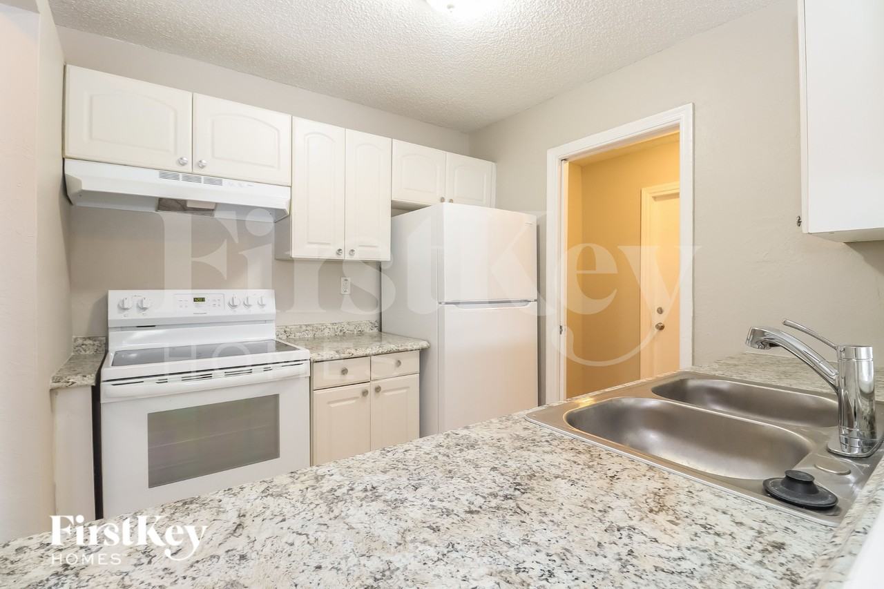 7701 Sw 7th Ct - Photo 7 of 18