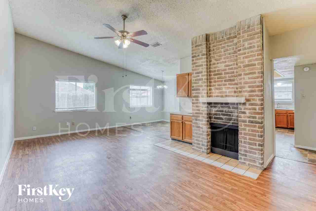 6918 Skyline Park Dr - Photo 3 of 19