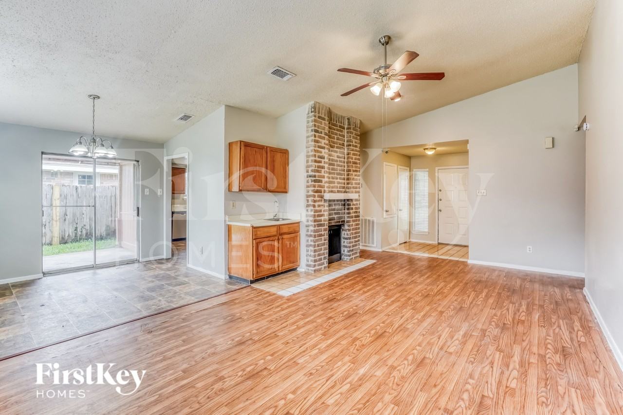 6918 Skyline Park Dr - Photo 4 of 19