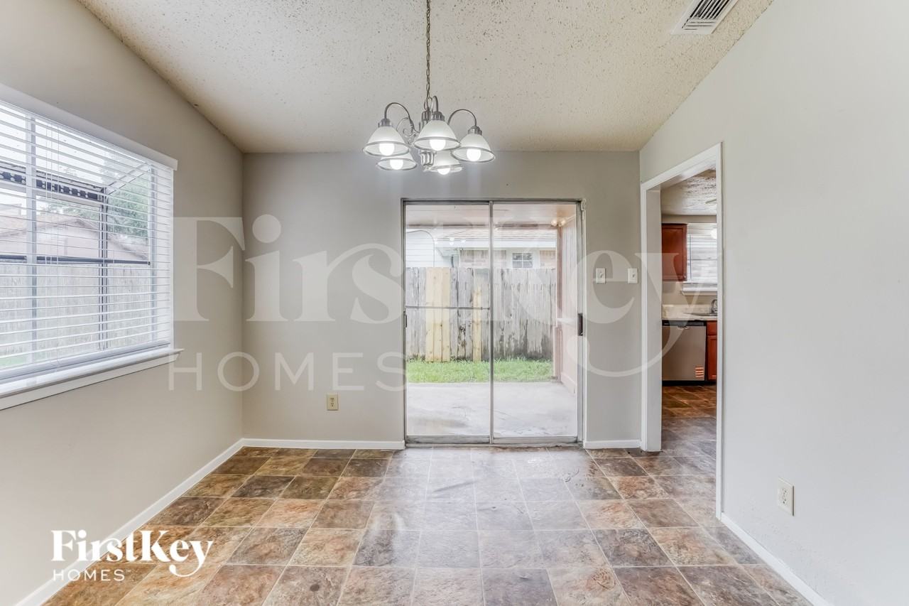 6918 Skyline Park Dr - Photo 5 of 19