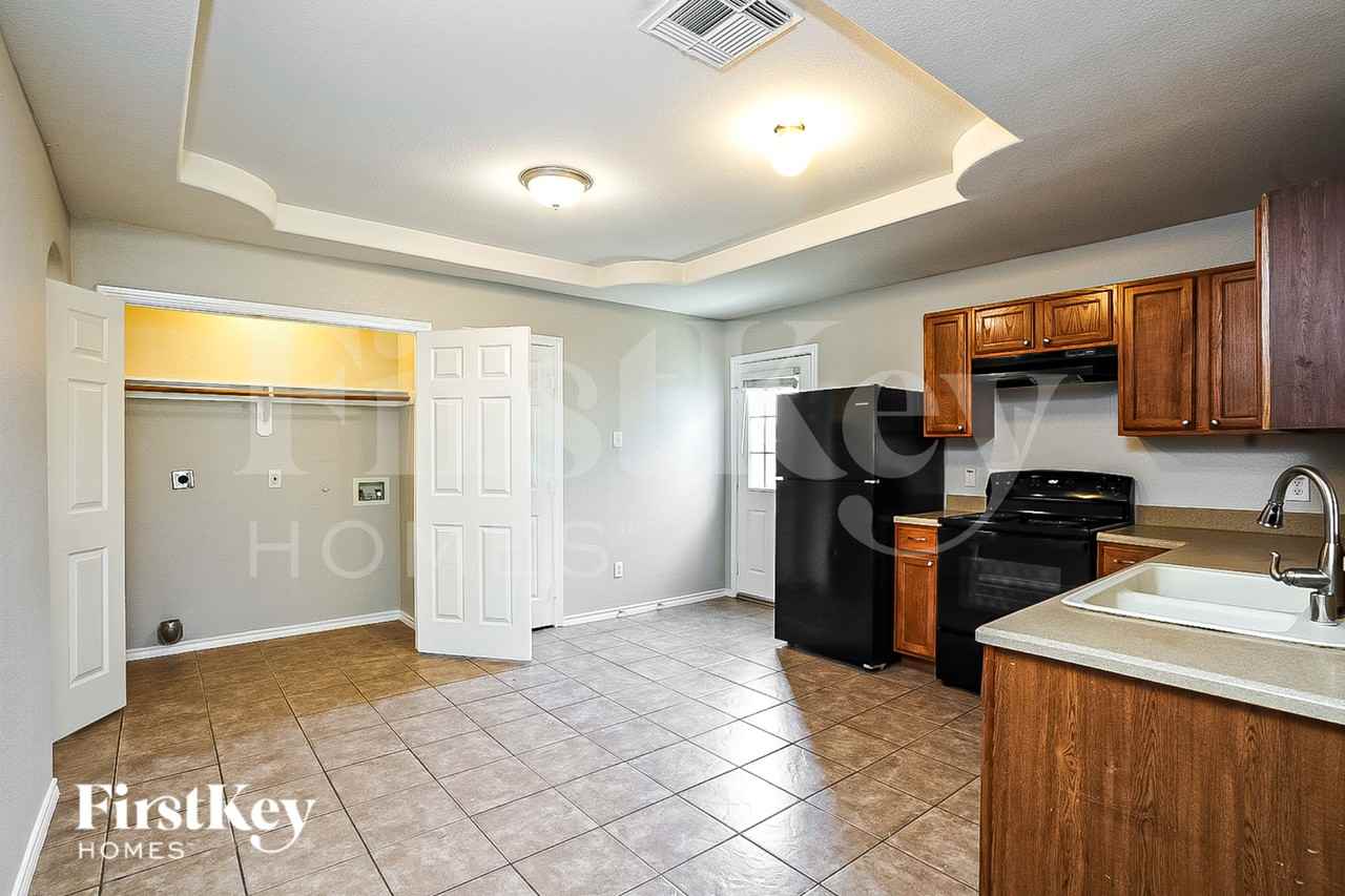 6267 Gillian Park Dr - Photo 7 of 18