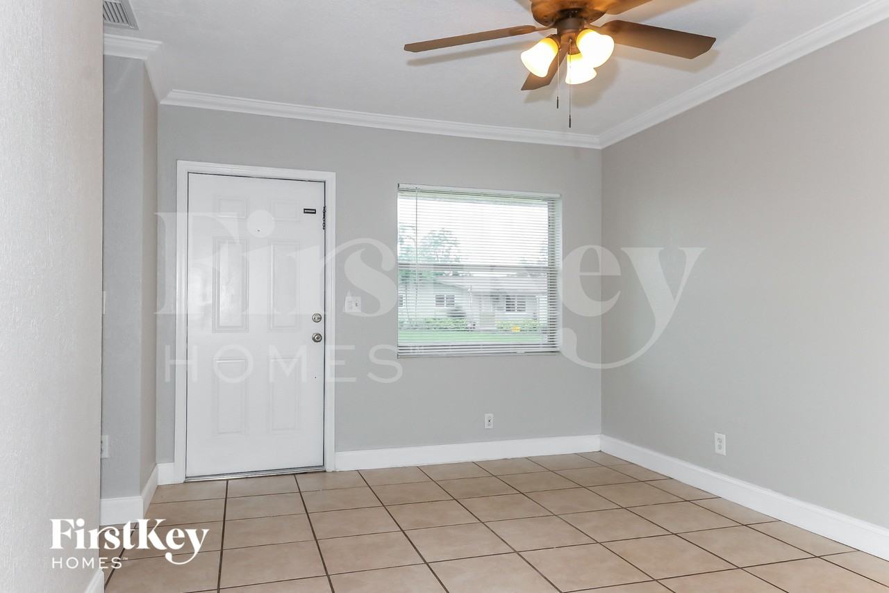 6231 Nw 20th St - Photo 4 of 19