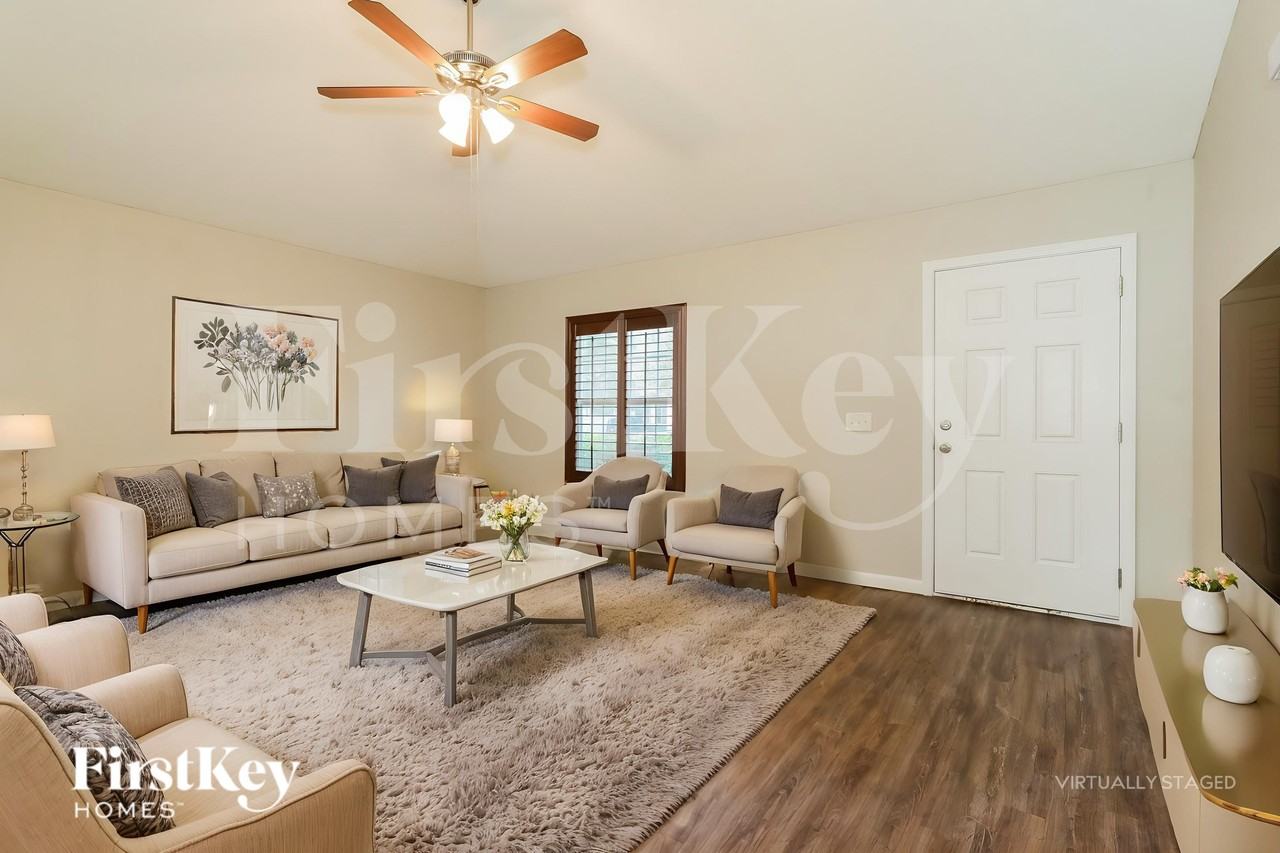 5668 Village Pond Cir - Photo 4 of 19