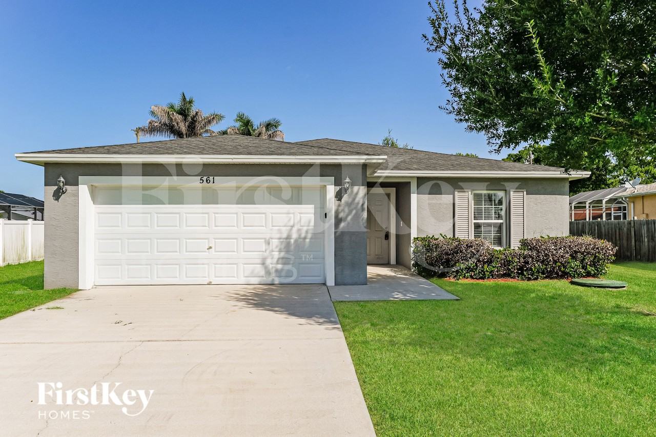 561 Se Brookside Ter