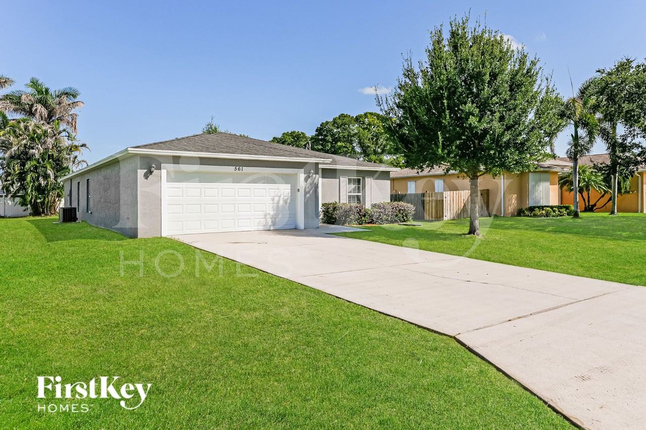 561 Se Brookside Ter - Photo 2 of 19