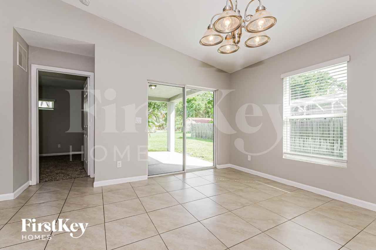 561 Se Brookside Ter - Photo 6 of 19