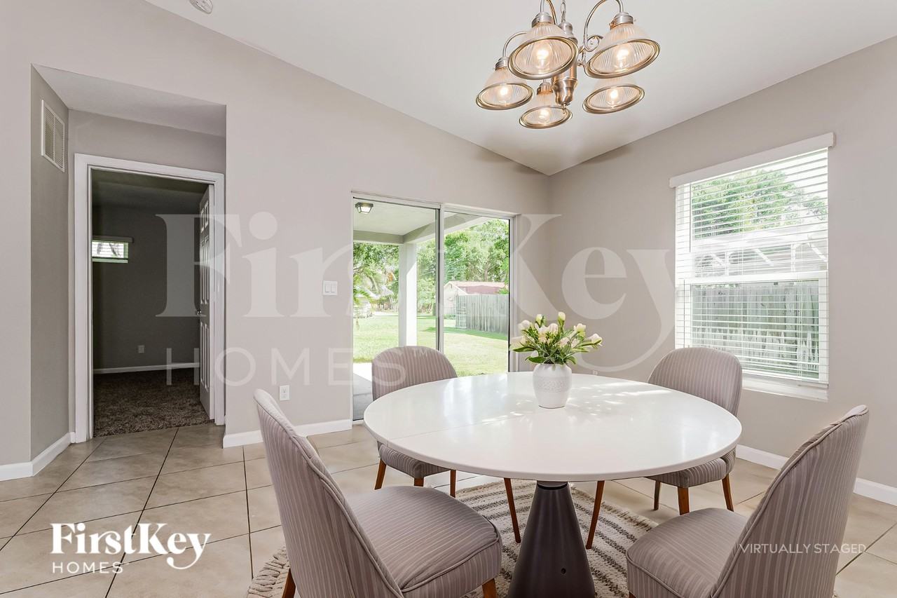 561 Se Brookside Ter - Photo 7 of 19