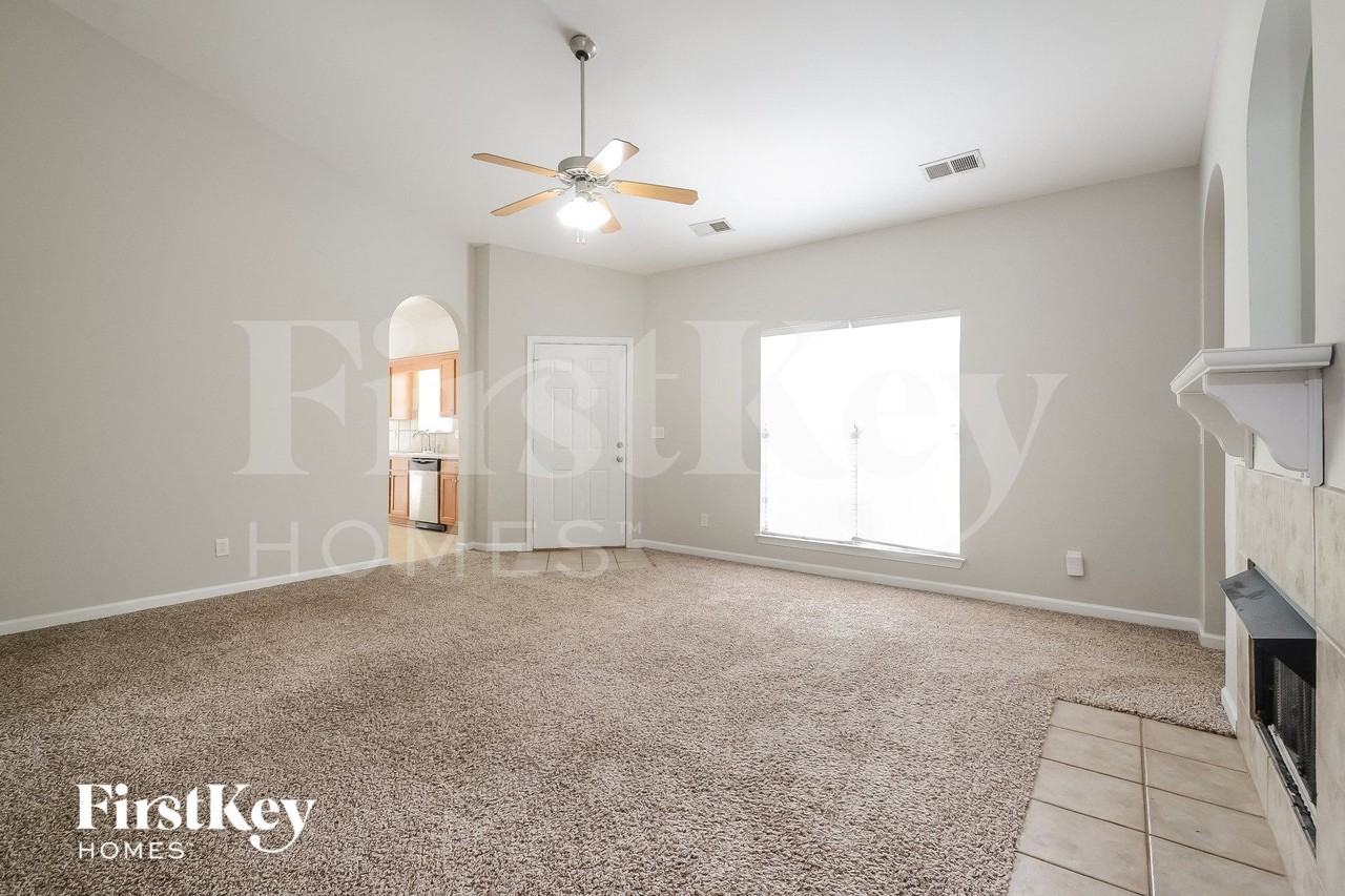 4872 Longmeadow Dr - Photo 4 of 15