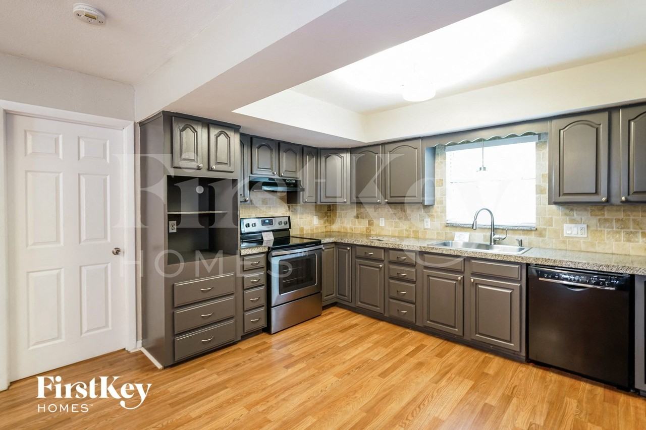 4525 Debbie Ln - Photo 4 of 16
