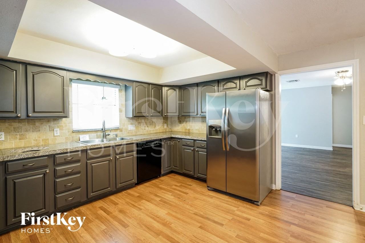 4525 Debbie Ln - Photo 5 of 16
