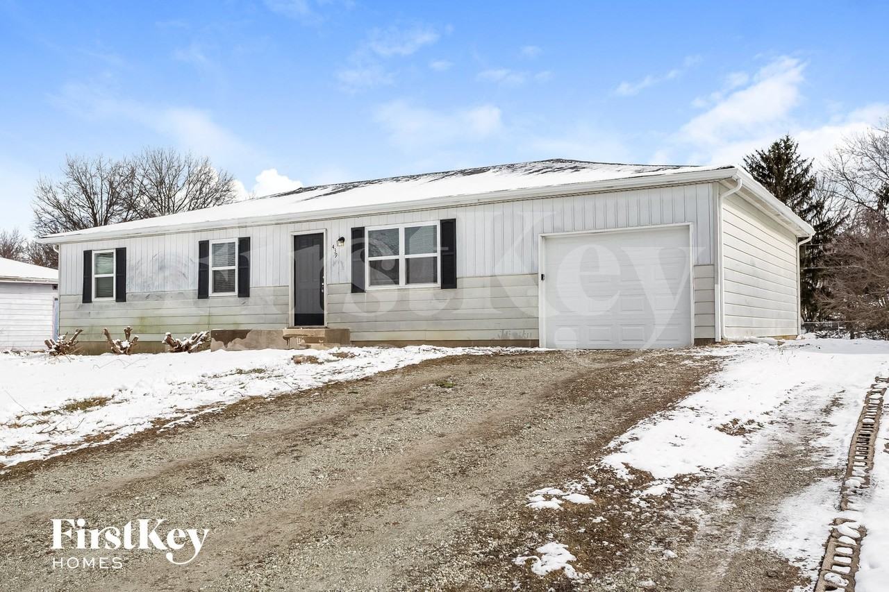 439 Fox Cir - Photo 2 of 15