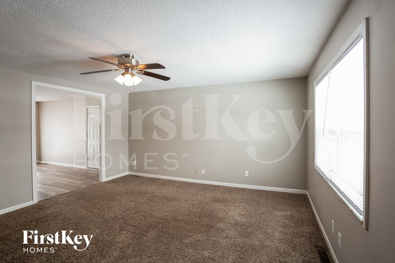 439 Fox Cir - Photo 5 of 15