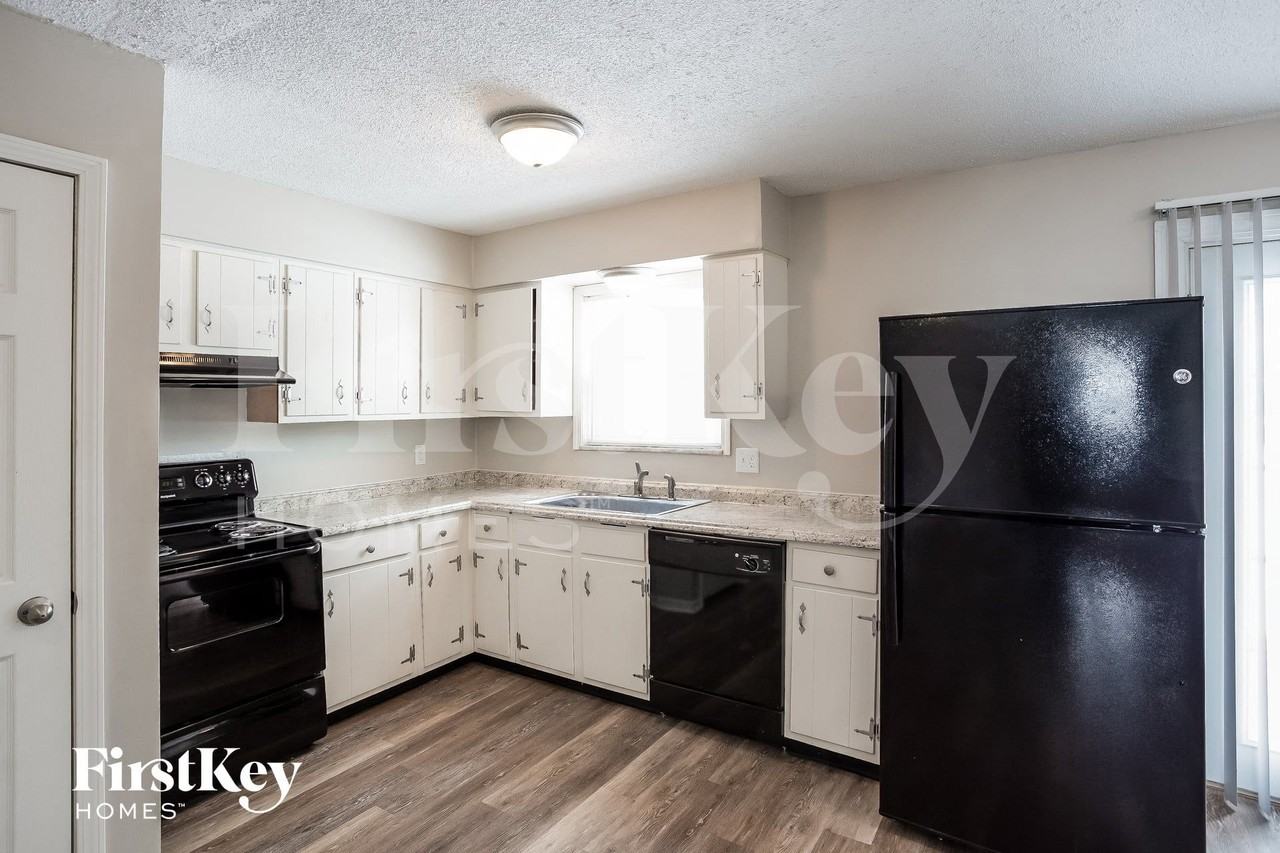 439 Fox Cir - Photo 6 of 15