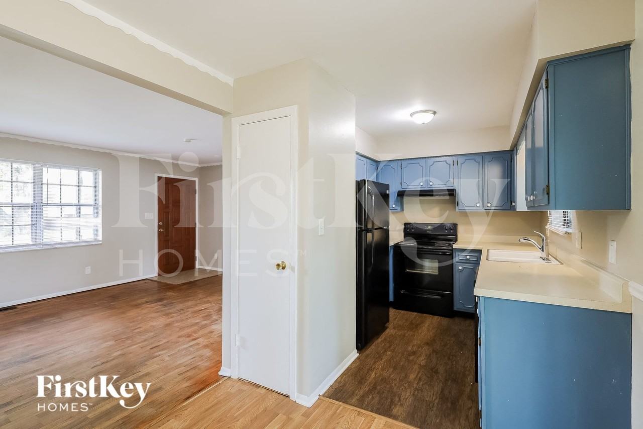 3618 Ferncliff Ave - Photo 4 of 16