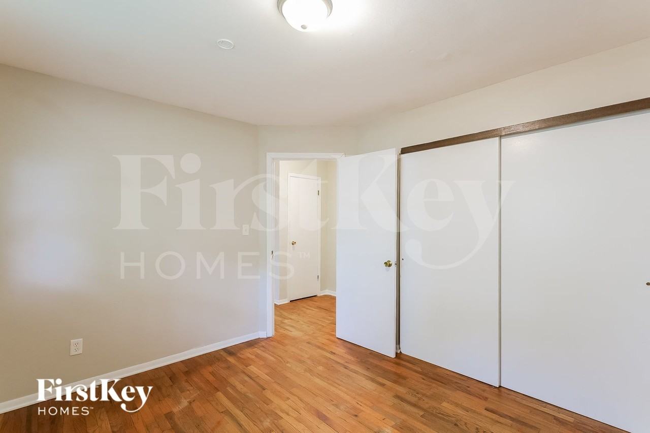 3618 Ferncliff Ave - Photo 7 of 16