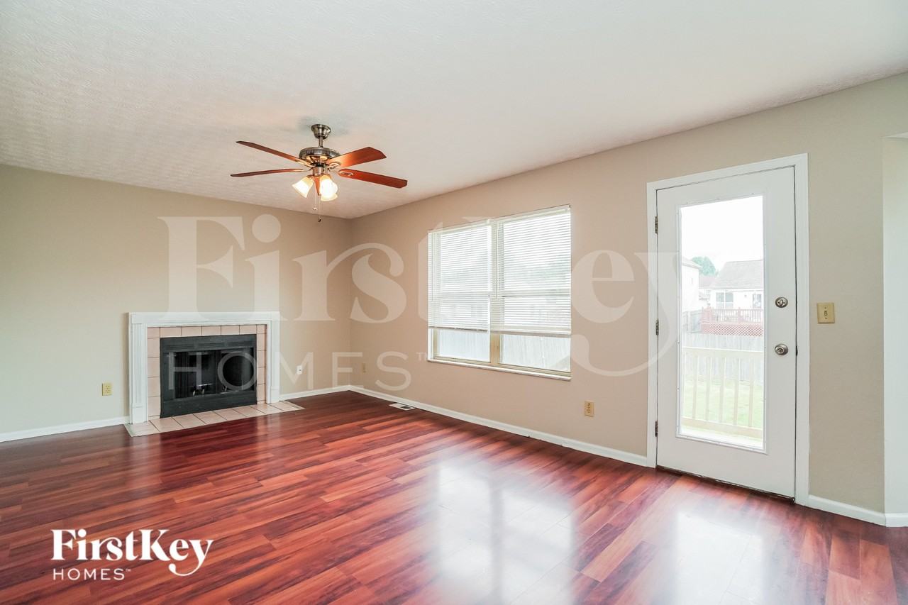 2926 Fenwood Dr - Photo 3 of 16