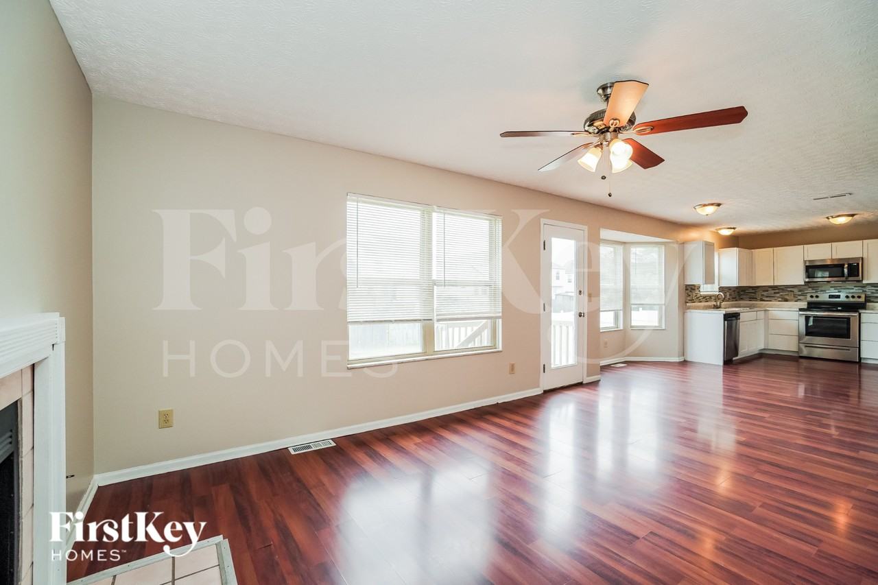 2926 Fenwood Dr - Photo 4 of 16