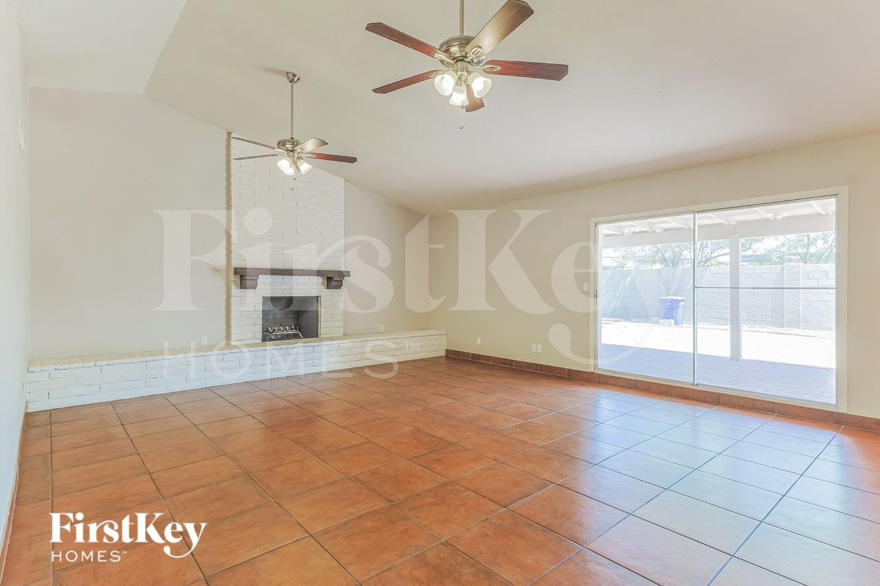2670 W Mcnair St - Photo 2 of 16