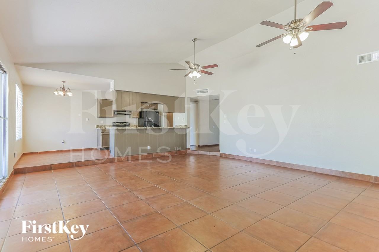 2670 W Mcnair St - Photo 4 of 16