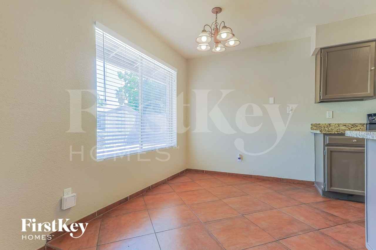 2670 W Mcnair St - Photo 5 of 16