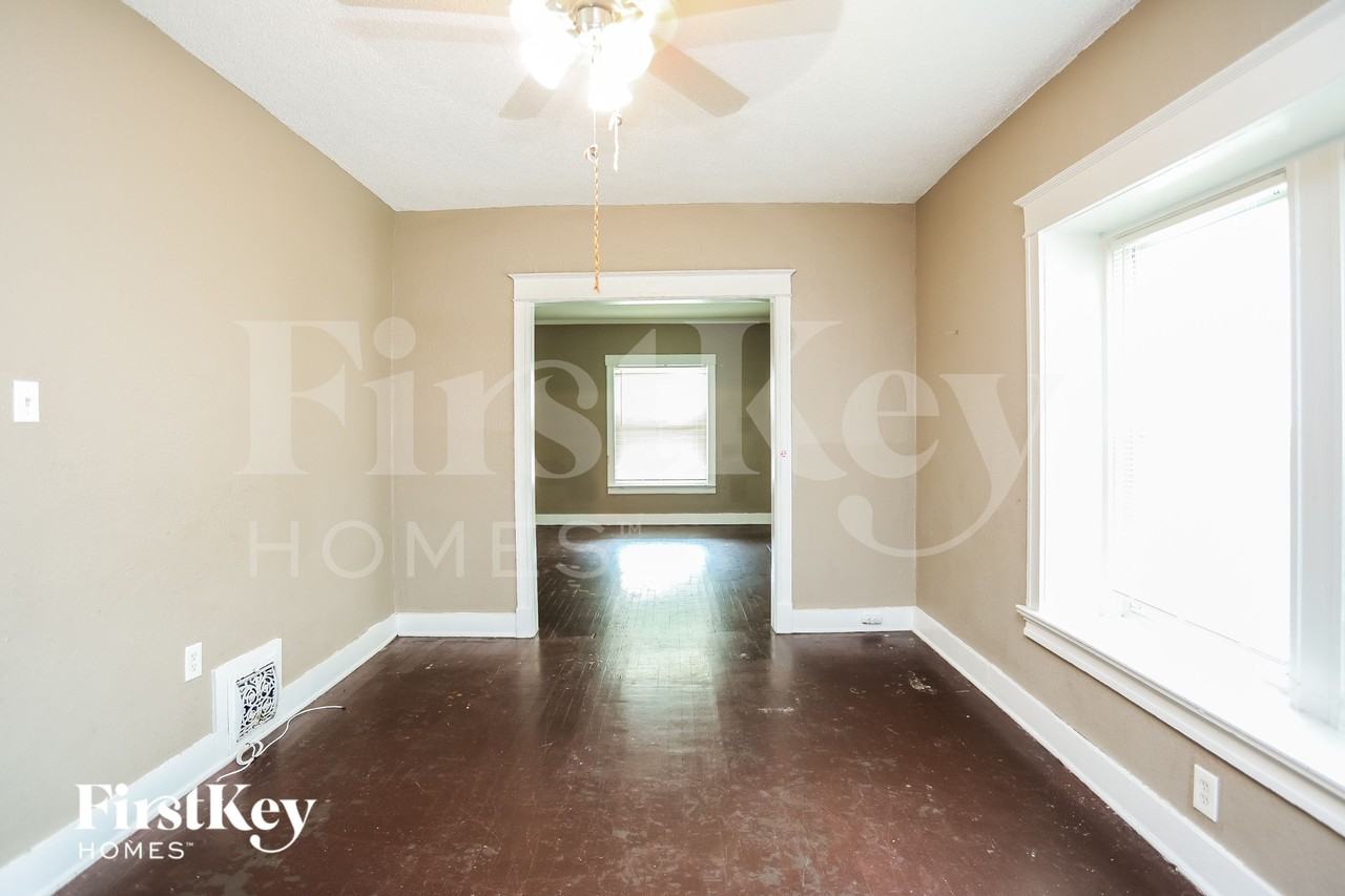 2418 Norton Ave - Photo 4 of 15