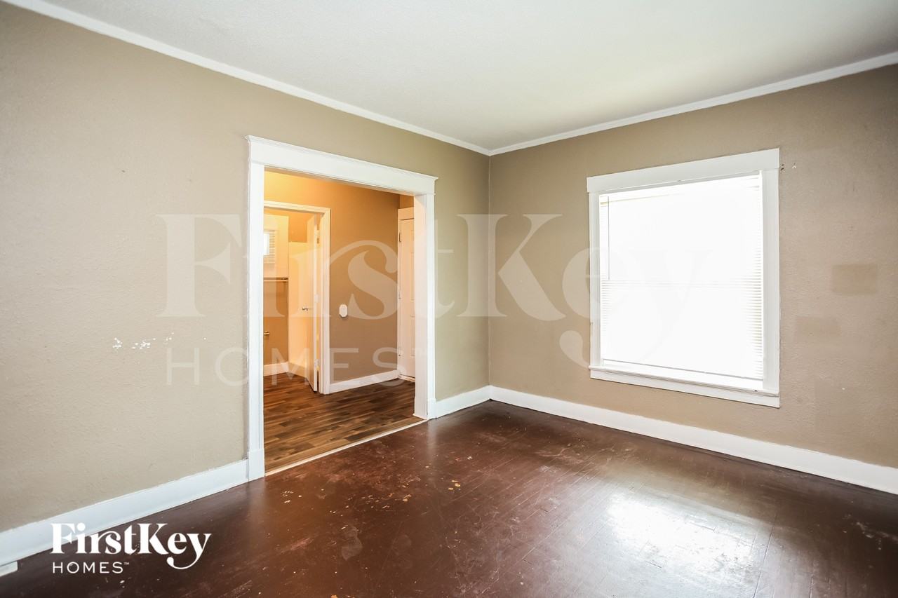 2418 Norton Ave - Photo 6 of 15