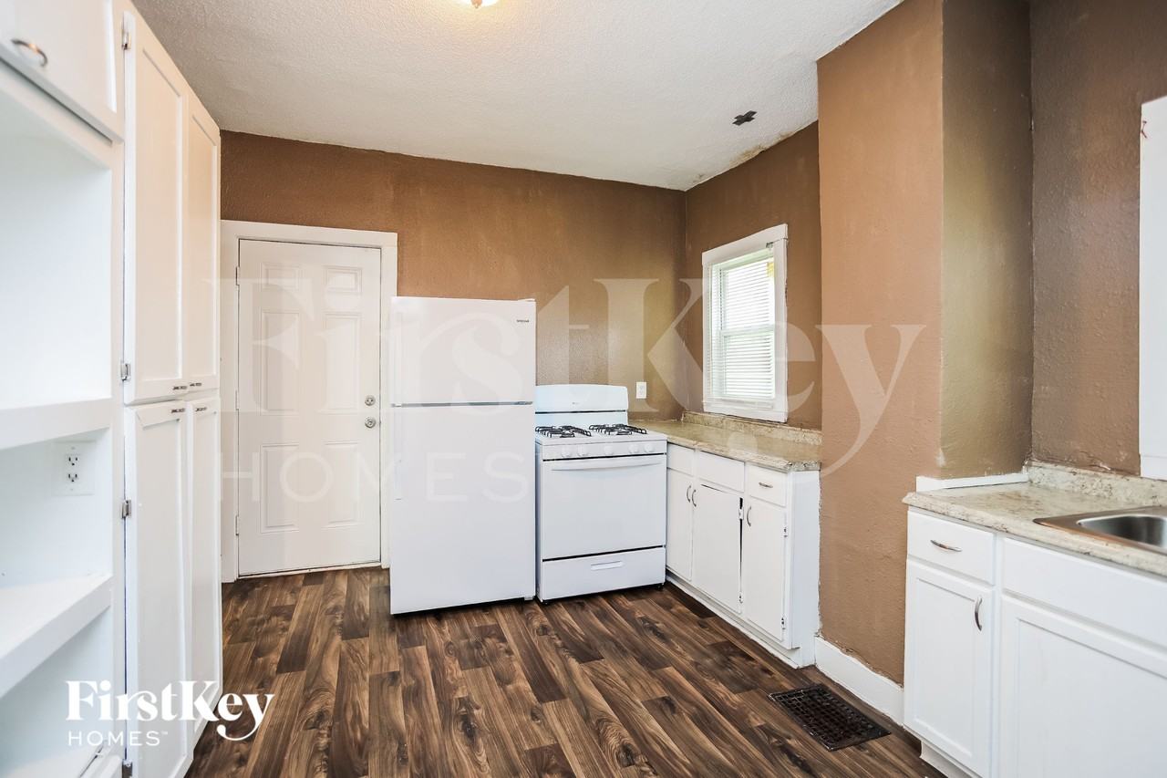 2418 Norton Ave - Photo 7 of 15
